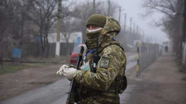 Более десятка обстрелов и раненный украинский воин: как прошли сутки на Донбассе