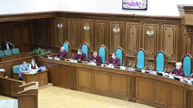 Конституционный суд не признаёт отстранение президентом своего главы