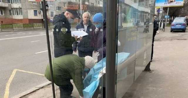 Во Львове на остановке нашли труп