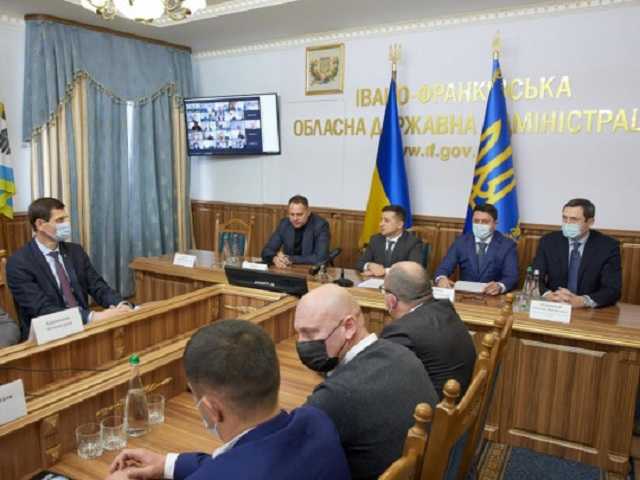 Журналисты устроили демарш из-за недопуска их к Зеленскому в Ивано-Франковске