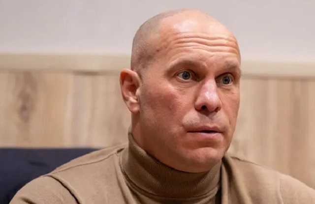 Кива надел советскую шапку-ушанку со звездой и призвал его арестовать