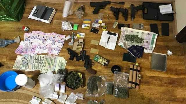 Под Киевом наркоторговцы в промышленных масштабах варили наркотики в двух частных домах