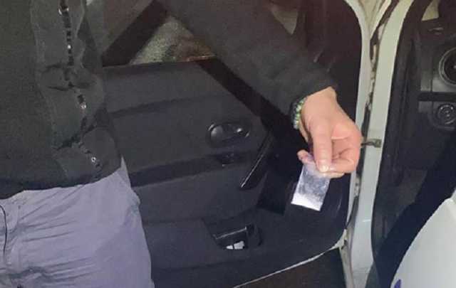 По Вишгороду роз’їжджав таксист під наркотиками з амфетаміном у салоні