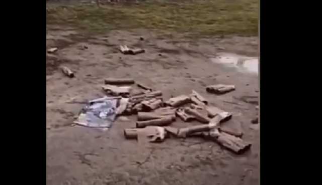 Жительница Мелитополя показала последствия фейерверков во дворах