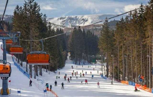 Закриті через пандемію чеські гірськолижні курорти зазнали штурму туристів