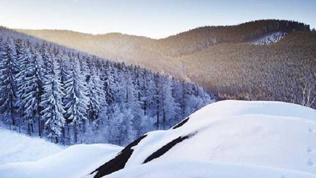 У Німеччині тисячі людей поїхали відпочивати в гори попри заклики влади
