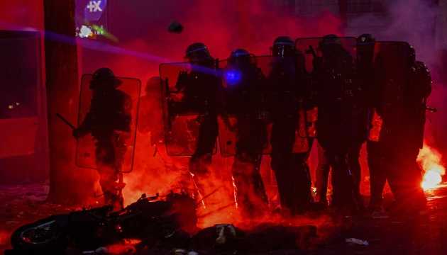 Протести студентів у Туреччині переросли у зіткнення з поліцією