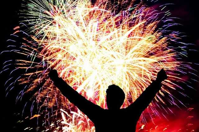 Зеленского просят запретить продажу пиротехники и ввести большие штрафы за ее использование