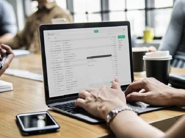 Школи по Україні почали підключати до е-журналів та е-щоденників