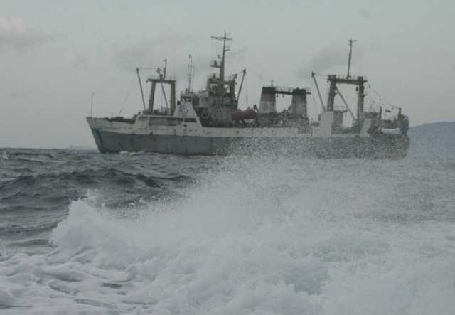 Судно з 60 людьми на борту втратило хід в Охотському морі