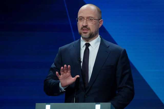 СМИ писали, что нардепы и премьер тайно вакцинировались от коронавируса. Шмыгаль отреагировал