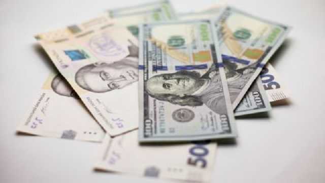 Курс доллара на межбанке стабилизировался перед длинными выходными