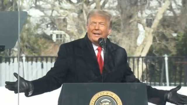 Дональд Трамп еще раз обратился к протестующим и призвал сохранять мир