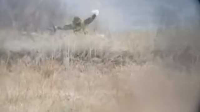 Сотрудник СБУ показал, как террорист пришел сдаваться на передовые позиции ВСУ