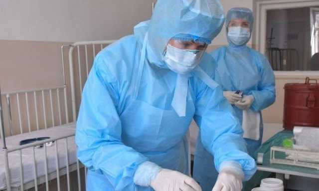 Коронавирусом в Украине заболели почти 200 медиков за сутки