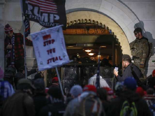 ФБР попередило про підготовку протестів озброєних прихильників Трампа у всіх американських штатах