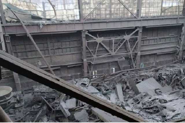 В Запорожье из-за снегопада обвалилась крыша в работающем цеху ферросплавного завода