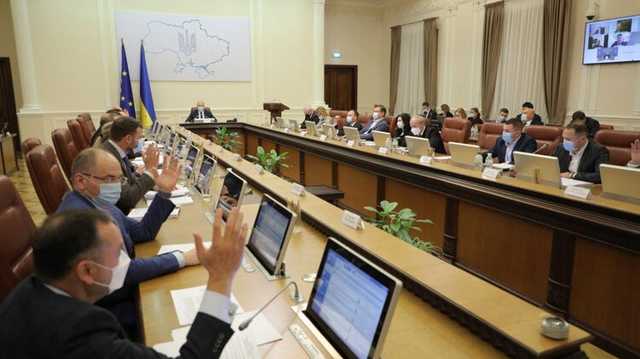 Кабмин упростил иммиграцию военным и бизнесменам, перечислившим $100 тысяч на счет предприятия