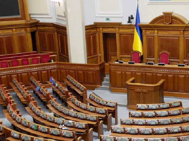 В Раде одобрили сокращение нардепов до 300