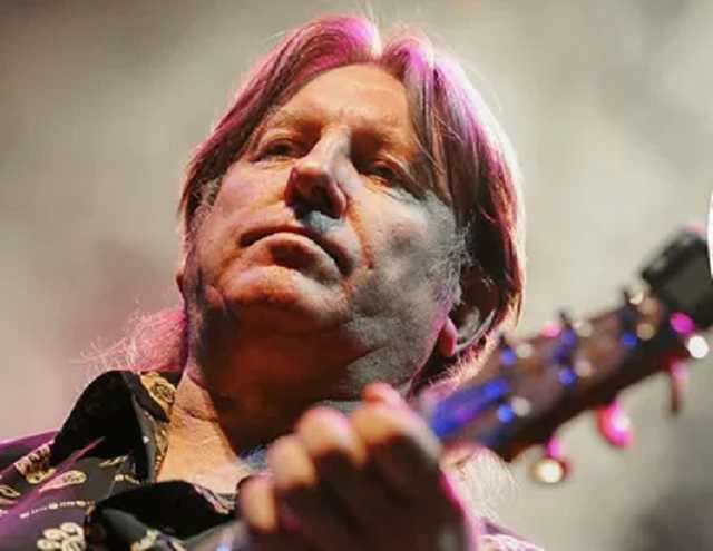 Российский музыкант Лоза: как можно прививаться от COVID-19, когда у нас 2021 год