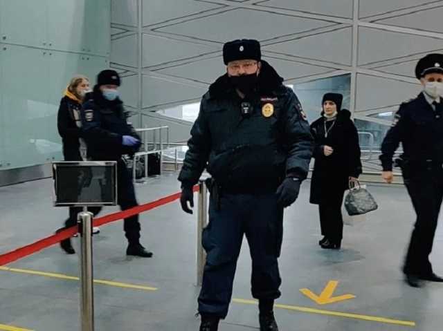 Возвращение Навального: в России начали задерживать журналистов и активистов