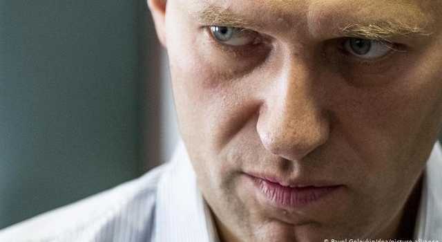 Навальный из Берлина потроллил Путина и улетел в Москву на самолете "Победы"