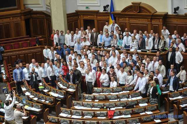 Зе-власть запустила разговоры о сокращении нардепов с целью отвлечь внимание