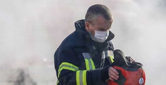 В Киеве пенсионер загорелся в постели: спасали соседи и ГСЧС