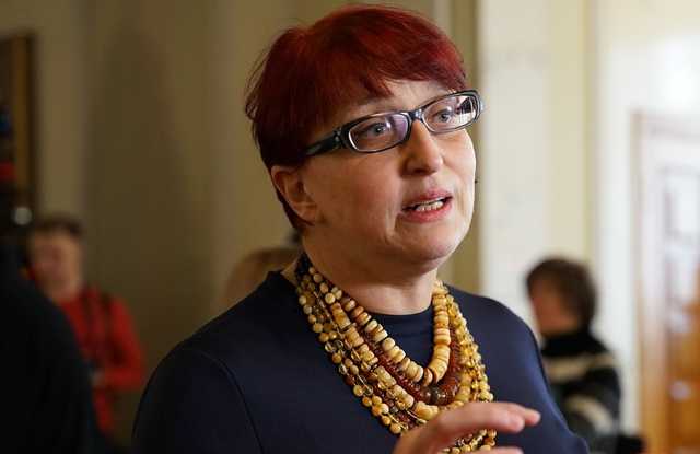 «Слуга народа» Третьякова предлагает отменить перенос рабочих дней в честь праздников