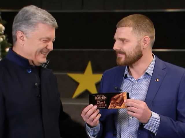 Новообраний мер Борисполя похизувався подарунком – шоколадкою Roshen від пенсіонерки