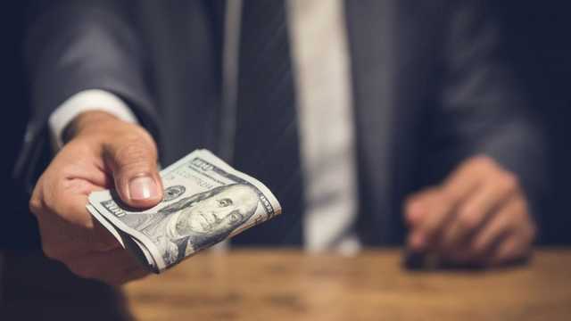 Стали відомі прізвища спійманих на хабарі керманичів Національного агентства з акредитації