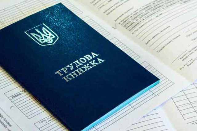 Майже 50% безробітних українців мають диплом про вищу освіту