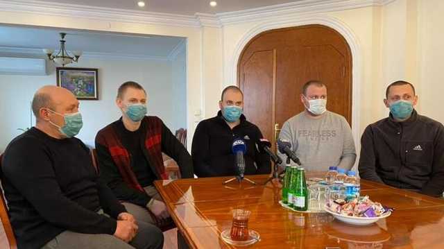 Спасенные у берегов Турции украинские моряки прибыли в Анкару