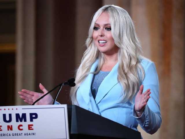 В останні години батькового президентства донька Трампа оголосила про заручини