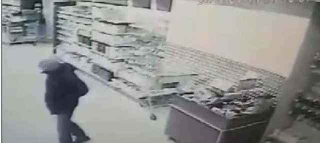 Под Киевом мужчина совершил самоубийство в супермаркете