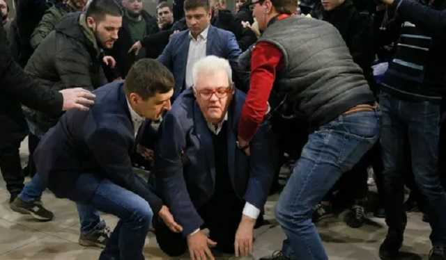 Суд вернулся к рассмотрению иска Сивохо против Нацкорпуса: под зданием начались протесты