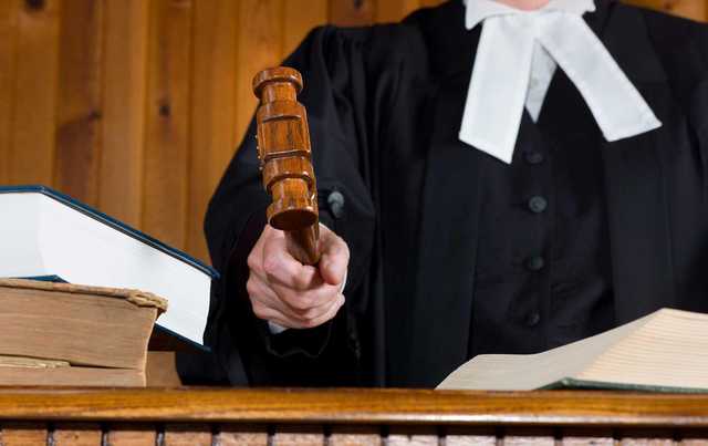 Суд дозволив заочне розслідування проти екс-командувача внутрішніх військ МВС