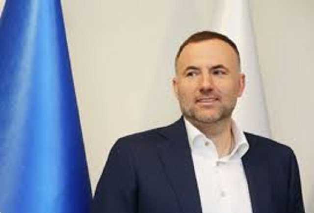 Фукс купив у ФГВФО борги "Росави" і "Яблуневого дару"