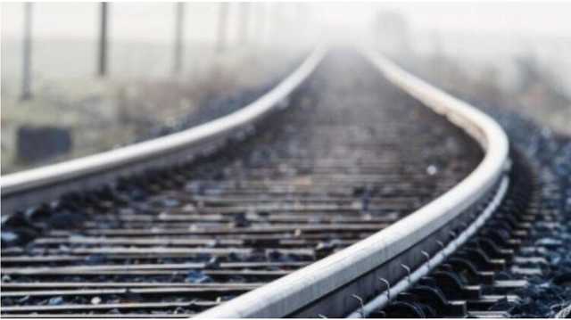 Под Днепром мужчина покончил с собой, положив голову на рельсы и дождавшись поезда