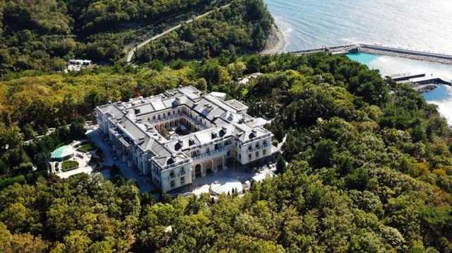 Биограф Путина раскрыл "тайну" происхождения его дворца