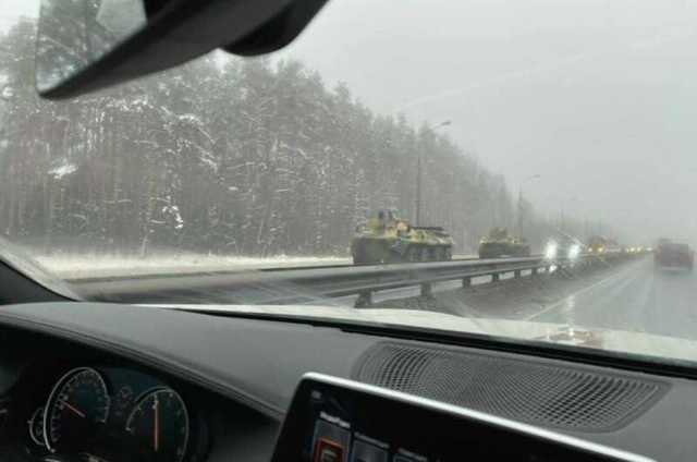 На подъездах к Москве журналисты заметили бронетехнику