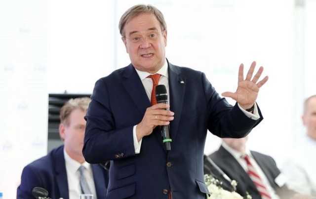 Новий голова партії Меркель виступив проти зняття санкцій з Росії