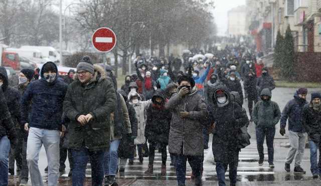 В Беларуси продолжаются протесты: силовики жестоко задерживают людей