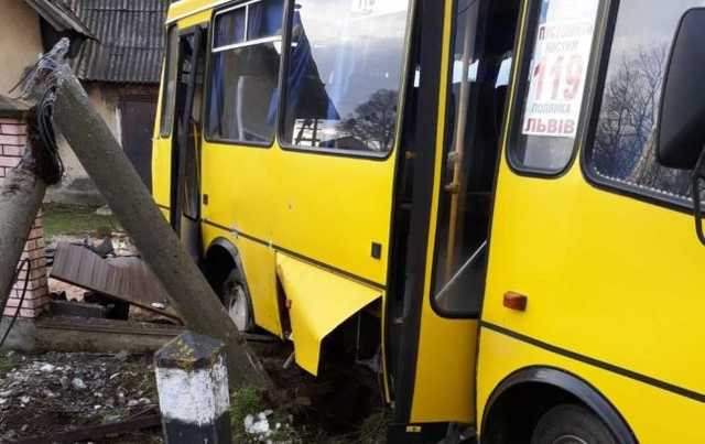 Скончался один из пострадавших в ДТП с маршруткой и поездом во Львовской области