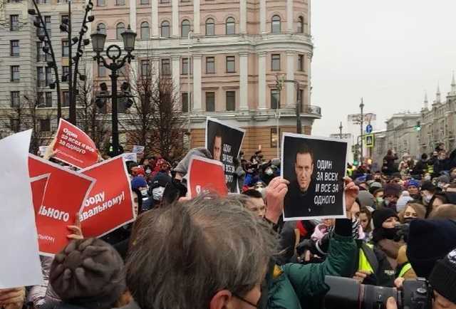 Задержания с избиениями и бронетехника: в Москве завершился митинг за Навального