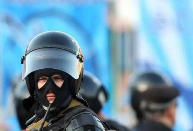 В России ОМОНовцы избили беременную девушку