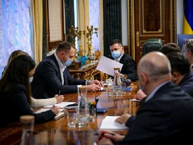 Экс-соратник Януковича Гончаренко забронировал Зеленскому и Ермаку номер в отеле Ростова