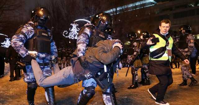 Каждому уроду воздастся. В РФ автору «Бессмертного полка» менты сломали руку