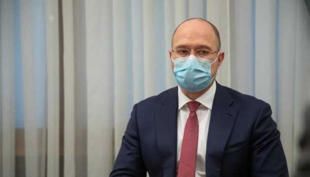 Украина рассматривает контракты на более 30 млн доз вакцин - Шмыгаль