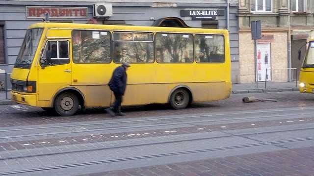 Суд оштрафовал студентку, которая попала под маршрутку во Львове